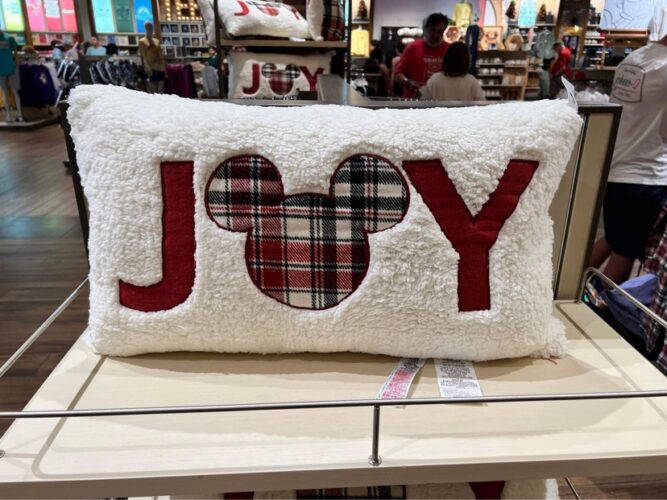 Disney Delivers With The Holiday Merchandise At Disney World And ShopDisney! 2 Holiday merchandise