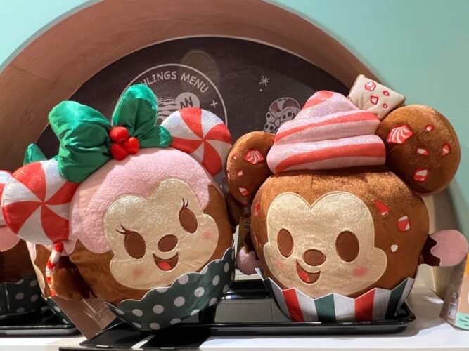 Disney Delivers With The Holiday Merchandise At Disney World And ShopDisney! 46 Holiday merchandise