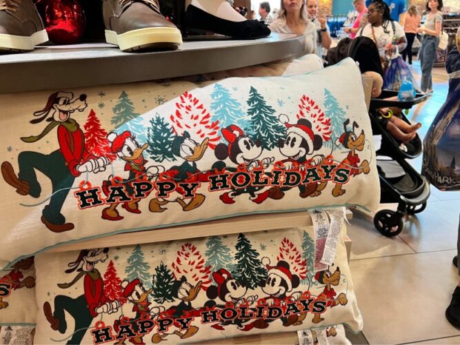 Disney Delivers With The Holiday Merchandise At Disney World And ShopDisney! 26 Holiday merchandise