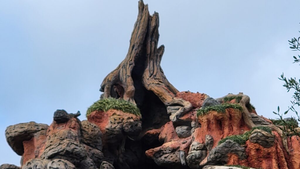 Disney News Round-Up: Tron Cast Member previews have Started, New Tiana's Bayou Adventure Storyline Update, Powerline Max at Hollywood Studios, and Two Attractions are down for Emergency Maintenence 2 Disney News Round-Up