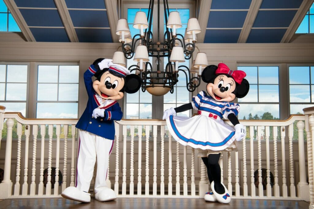 Guide to Disney Newport Bay Club at Disneyland Paris 4 mickey minnie