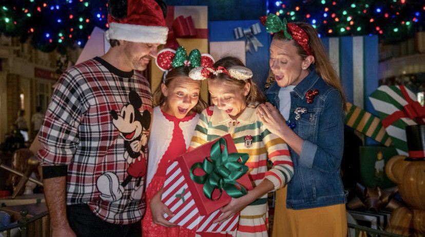 Why Christmas Time Is Our Favorite Time At Disney World! 14 Christmas Time