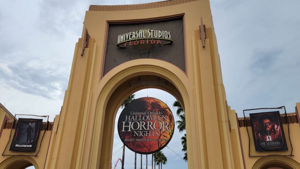 The Ultimate Universal Studios Florida Halloween Horror Nights Survival Guide 1 Halloween horror nights survival guide cover
