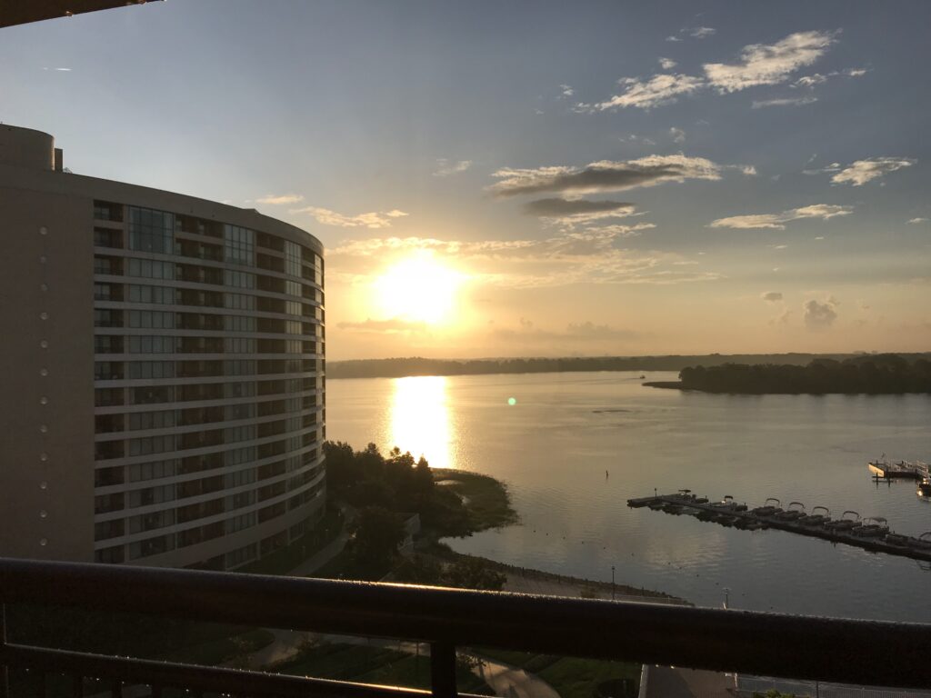 Five Reasons We Love The Contemporary Resort 16 Bay lake View