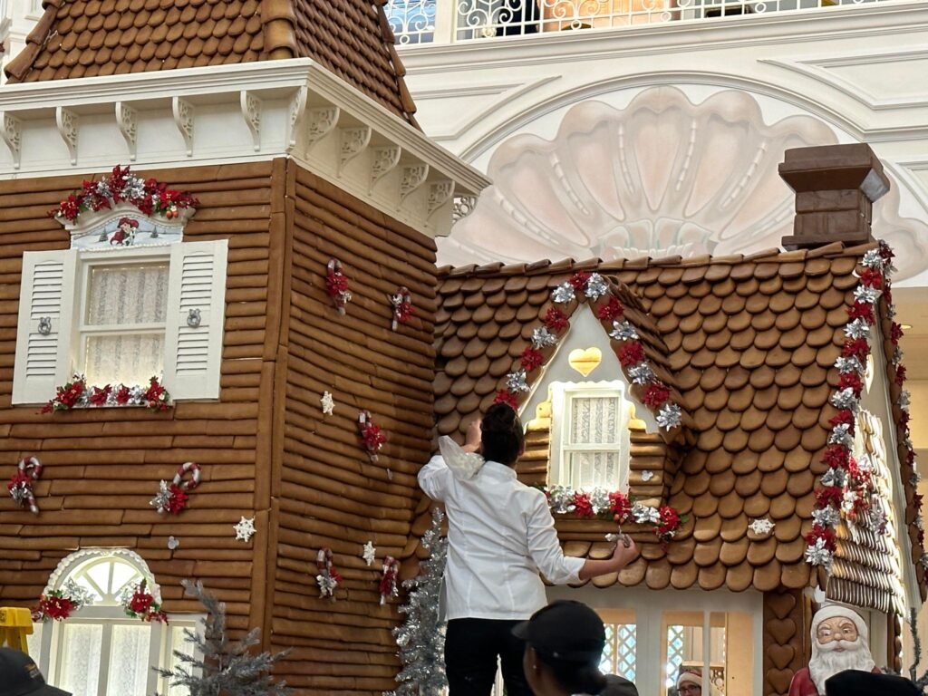 Ten Scrumptious Facts about the Grand Floridian Gingerbread House 4 371507247 1070598271019737 6522295153533452624 n