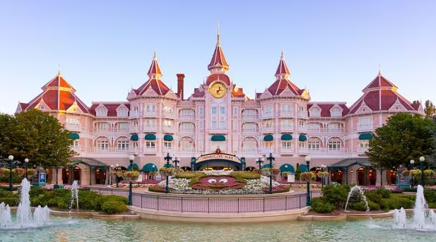 5 Reasons to Stay at the Disneyland Hotel in Disneyland Paris 1 Disneyland Hotel