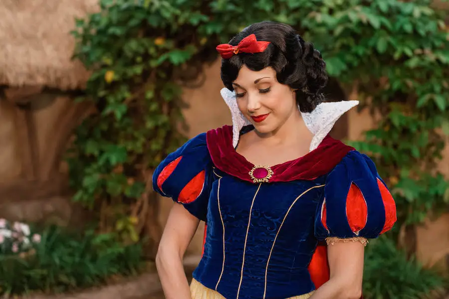 Why EPCOT is the Best Park for Character Meet and Greets 2 Snow White