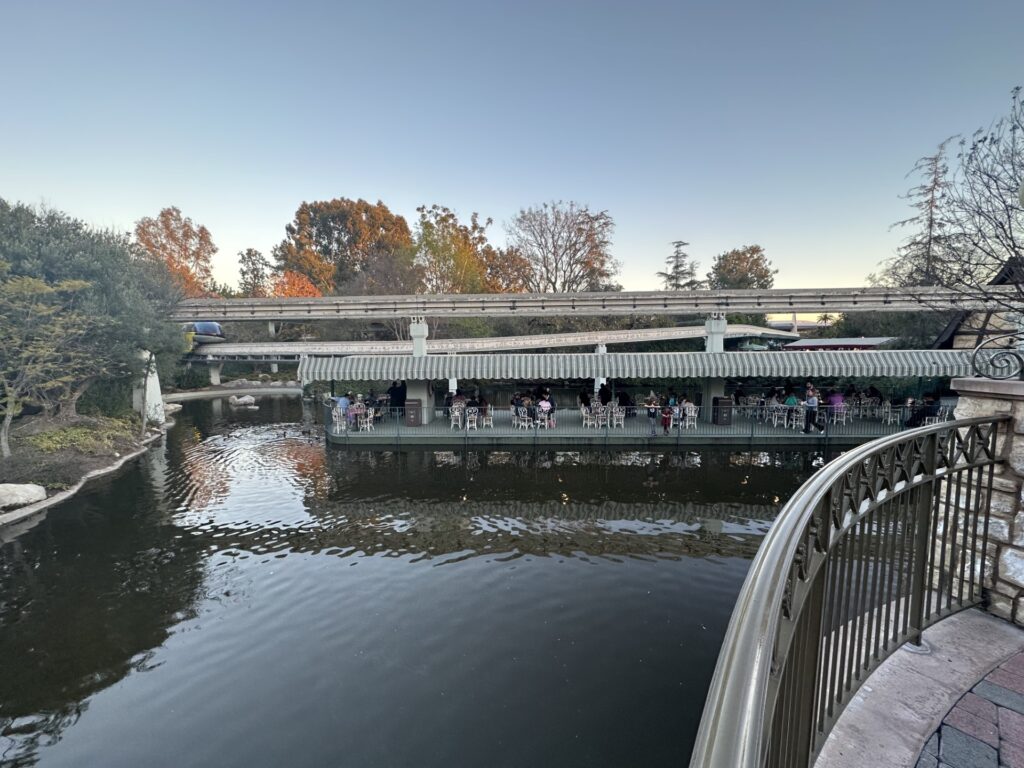 Top 10 Quiet Spots at the Disneyland Resort 5 seating