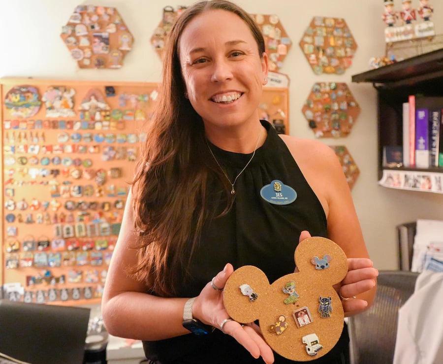 Guide to Cast-to-Guest Pin Trading at Disney World 1 pin trading