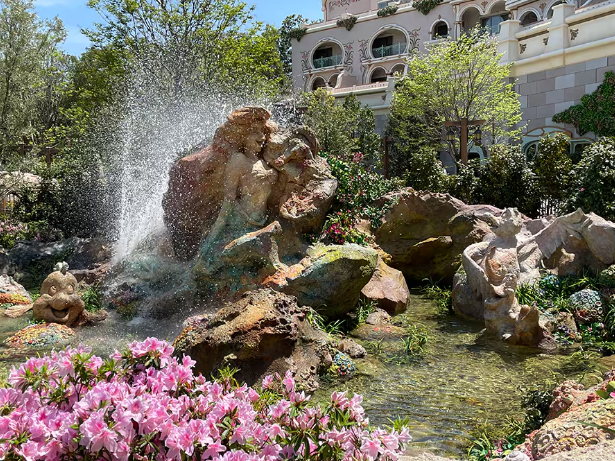 Characters you can see in the Fantasy Springs Rockwork 12 ariel