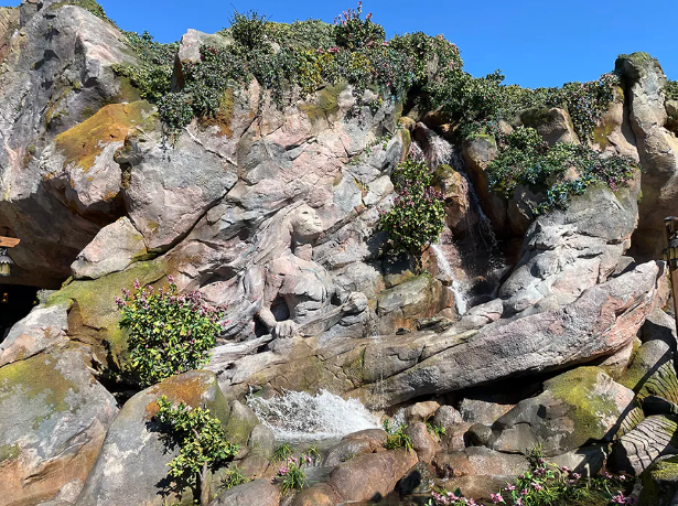 Characters you can see in the Fantasy Springs Rockwork 4 fantasy springs
