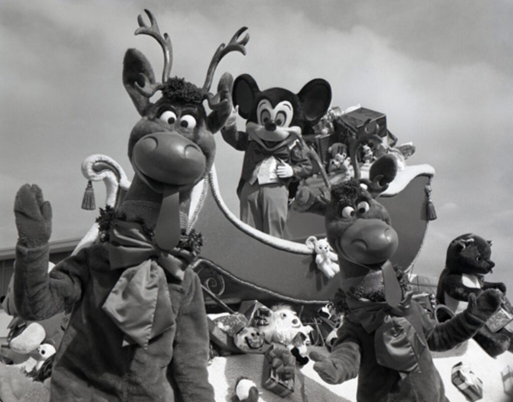 Unwrapping the Archives: 12 Rare Disney Photos to Kick Off Your Holiday Cheer! 3 12 Rare Disney Photos