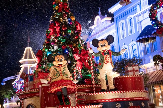 Mickey's Back! A Look at Walt Disney World's Returning & New Holiday Events (2024) 5 mvmcp parade