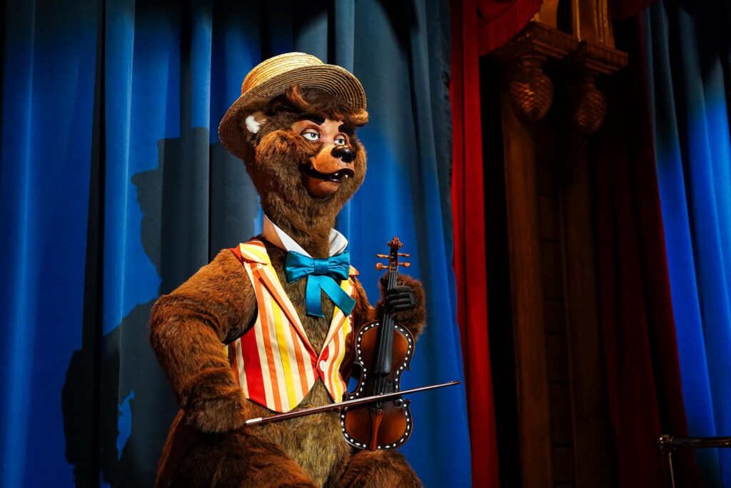 The Stars of the Show: A Guide to the Country Bear Musical Jamboree Cast 9 IMG 1349