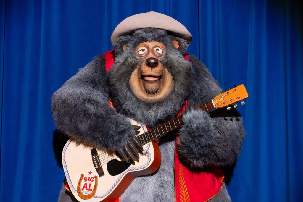 The Stars of the Show: A Guide to the Country Bear Musical Jamboree Cast 13 IMG 1354