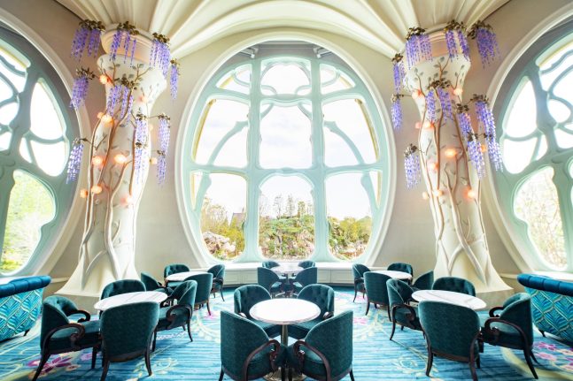 A Closer Look at Tokyo DisneySea's Newest Hotel 7 lounge