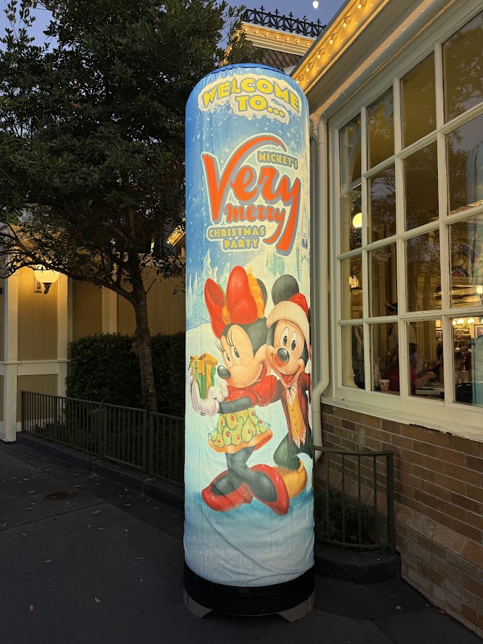 The Holidays Have Officially Arrived at Walt Disney World! 9 xmas13
