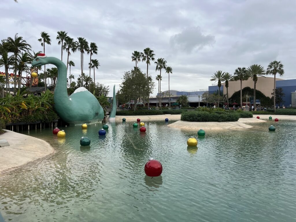 The Holidays Have Officially Arrived at Walt Disney World! 3 xmas25