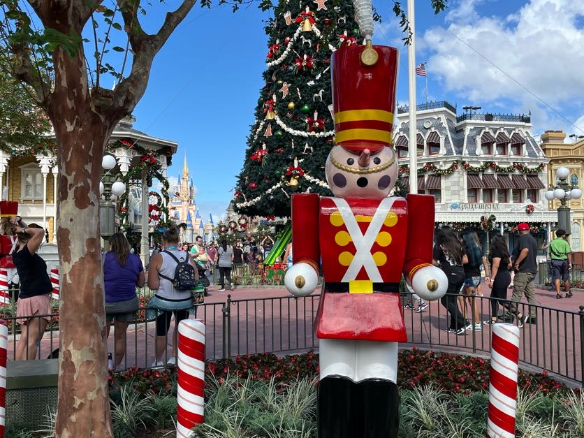 The Holidays Have Officially Arrived at Walt Disney World! 1 xmas26