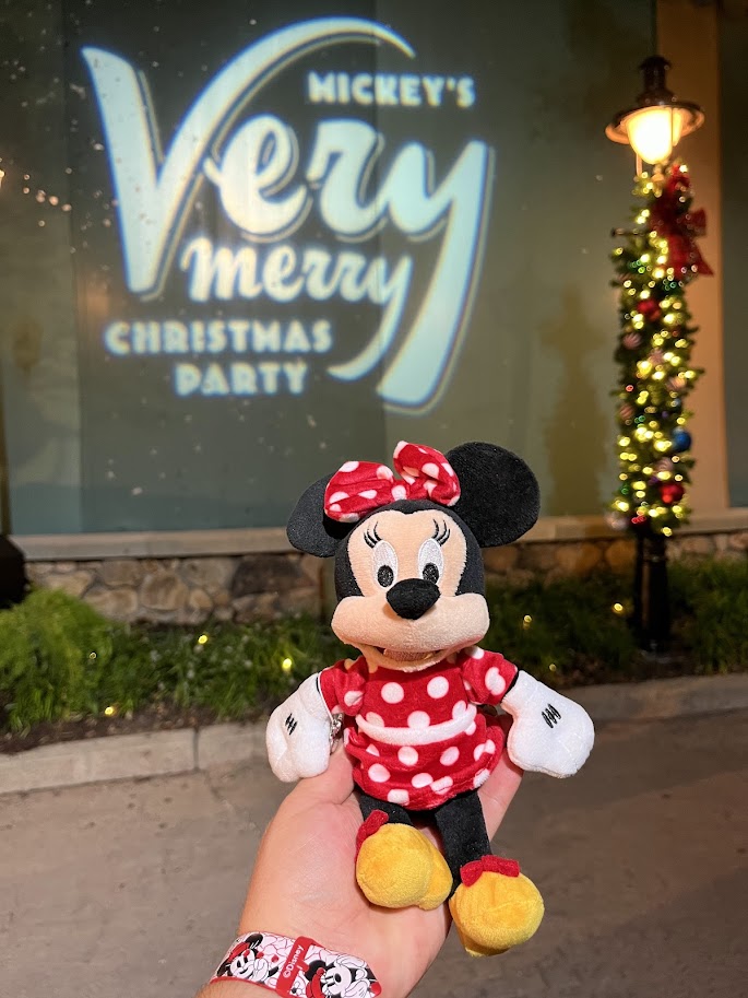 The Holidays Have Officially Arrived at Walt Disney World! 6 xmas5
