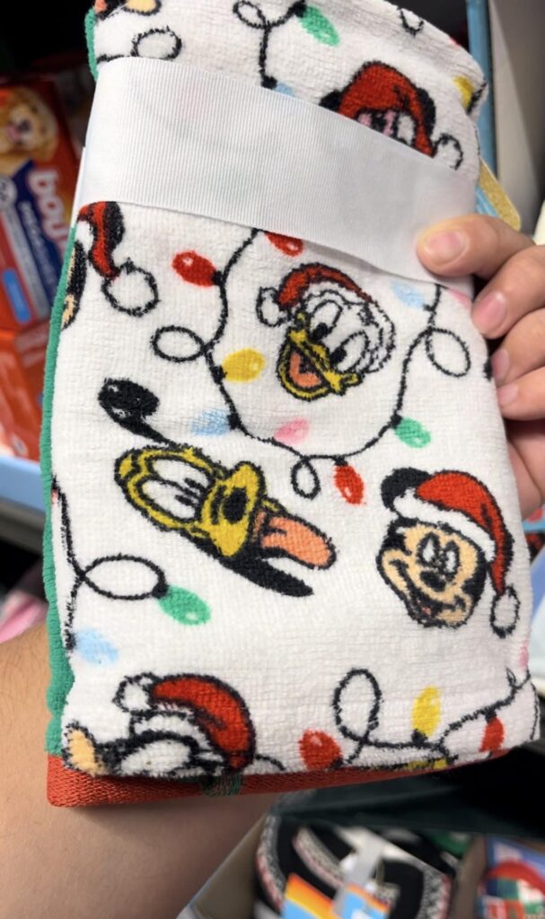 Aldi Adds Festive Cheer with Disney Christmas Home Goods 4 aldixmas20