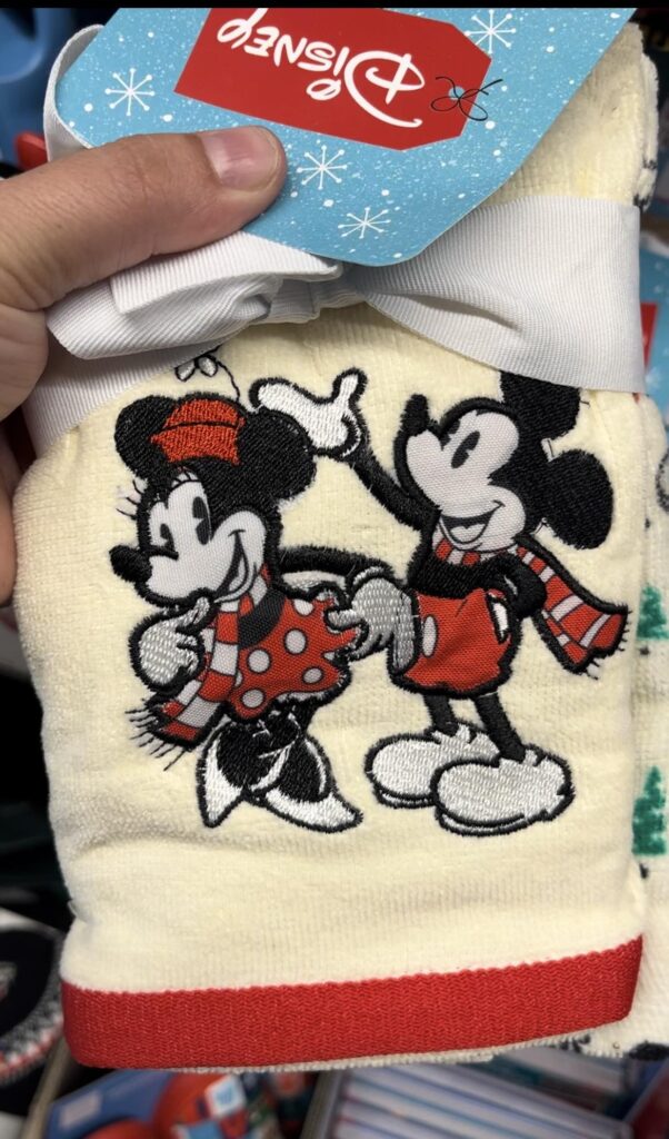 Aldi Adds Festive Cheer with Disney Christmas Home Goods 5 aldixmas21