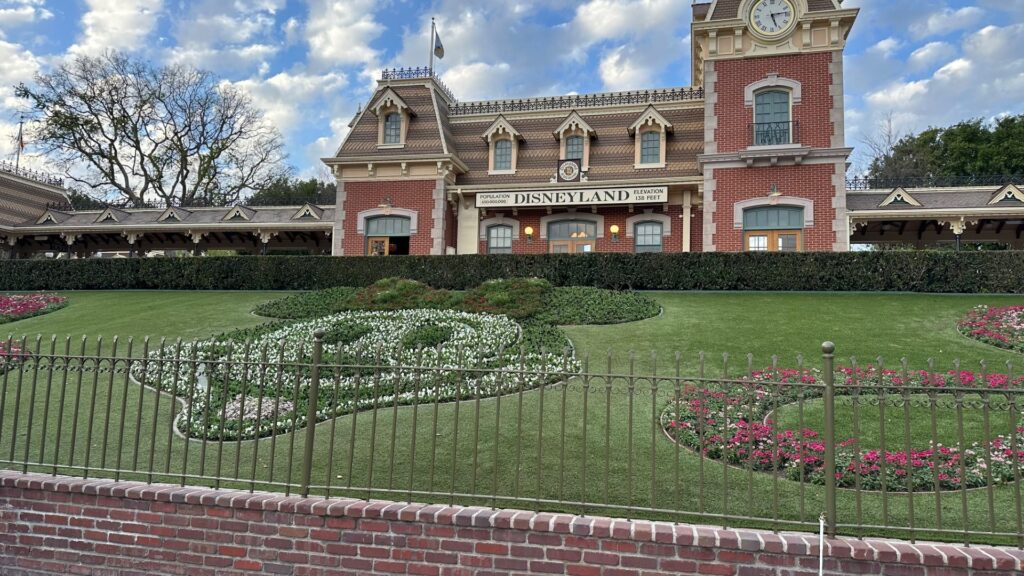 How to Plan the Ultimate Disneyland Getaway 1 disneyland