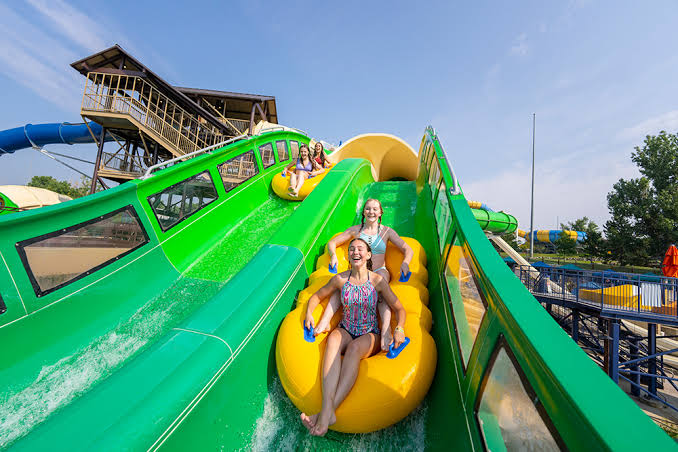 Make a Splash: The Top 10 Outdoor Water Parks You Need to Visit in the US! 3 Top 10 Outdoor Water Parks
