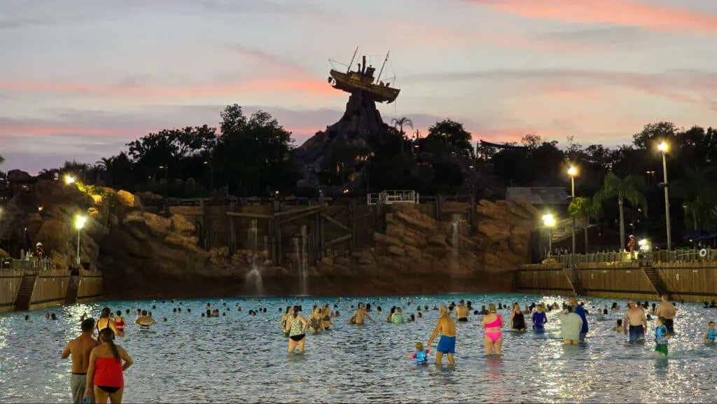 Our Splash-tacular H2O Glow After Hours Review! 5 Our Splash-tacular H2O Glow After Hours Review! 5