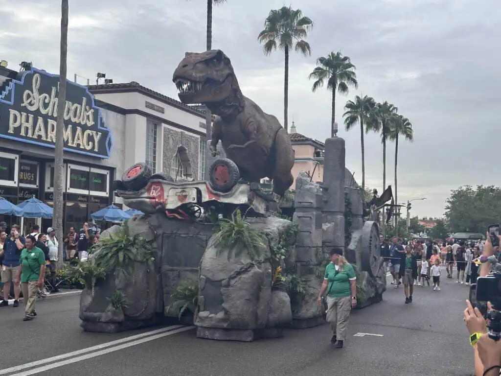 Universal Mega Movie Parade Brings Blockbusters to Life at Universal Studios Florida 4 Universal Mega Movie Parade Brings Blockbusters to Life at Universal Studios Florida 3