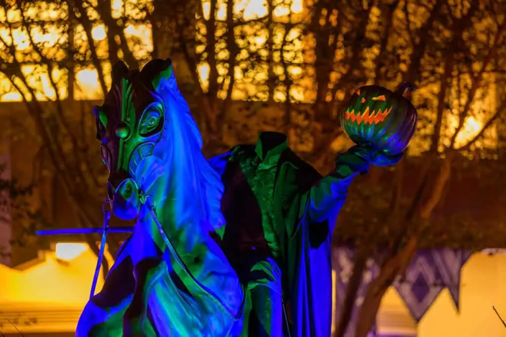 Where to Find Your Favorite Characters During Halloween Time at Disneyland 2 Where to Find Your Favorite Characters During Halloween Time at Disneyland 1