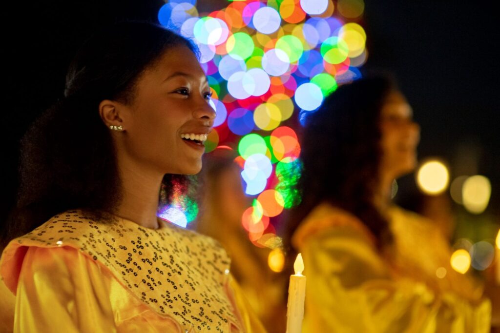 Candlelight Processional Reveals Its Star-Studded Narrator Lineup for 2025 2 Candlelight Processional Reveals Its Star-Studded Narrator Lineup for 2025 1