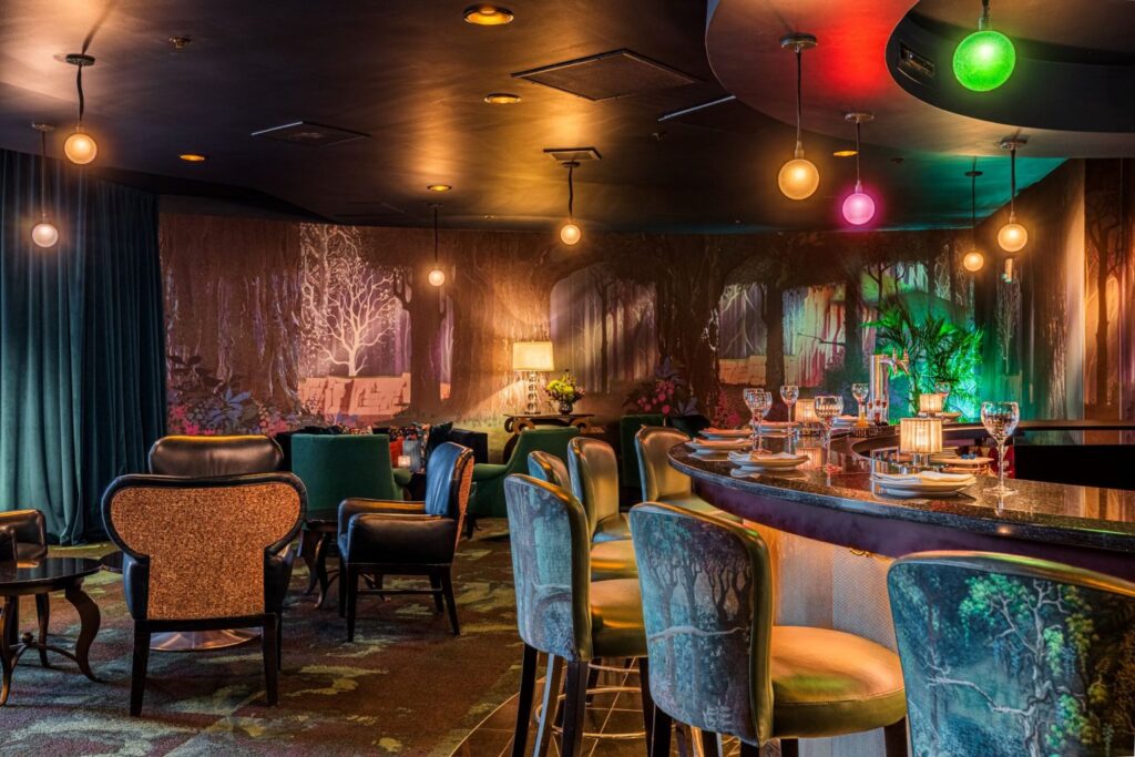 Stay and Play: Ultimate Disneyland Resort Hotel Guide 32