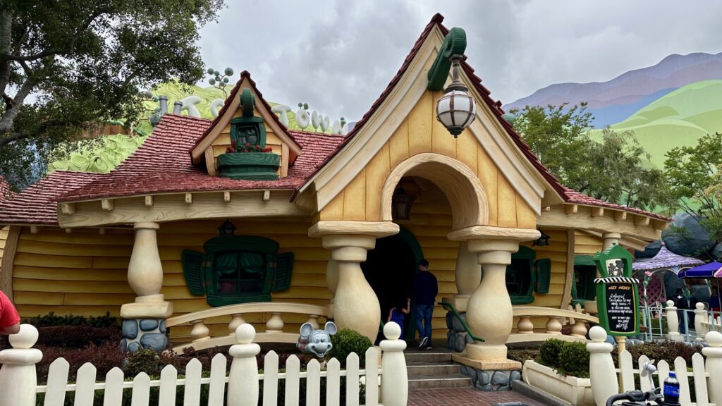 How to Do Disneyland with Young Kids 1