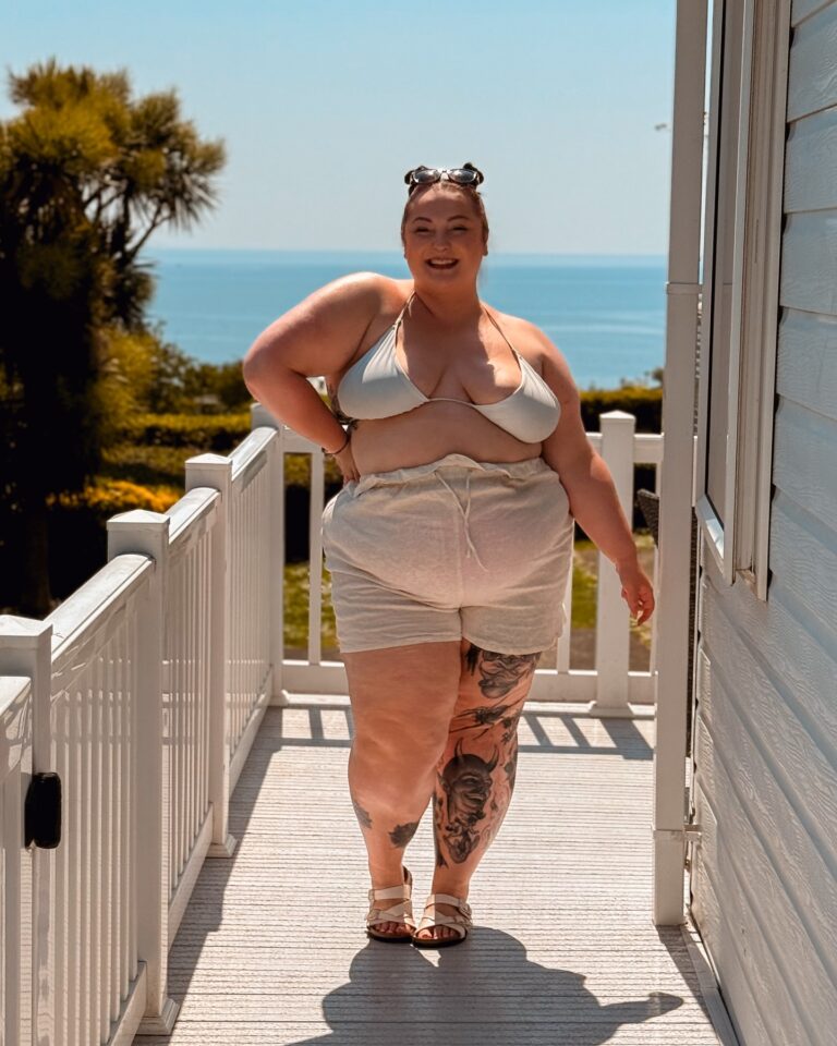 Plus Size Summer Outfits for Women with a Big Stomach