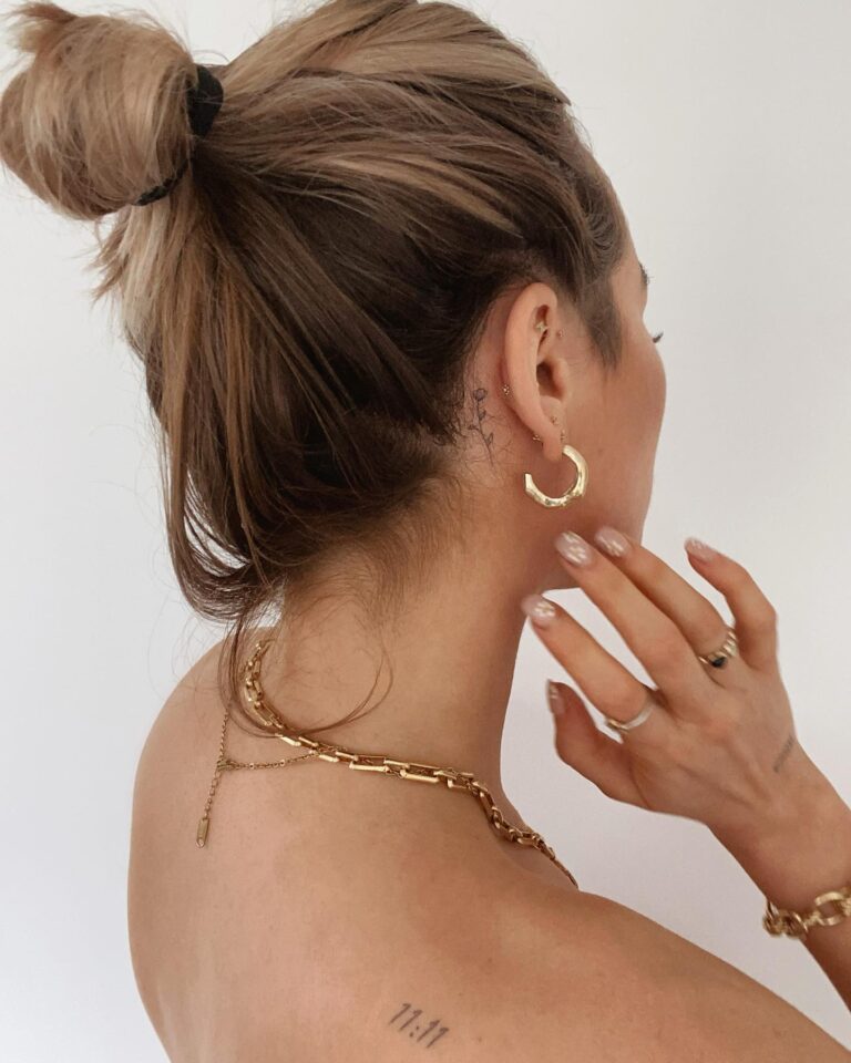 22 Behind the Ear Tattoos That Blend Beauty and Simplicity