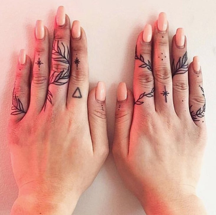22 Finger Tattoo Ideas for Women That Look Delicate and Stylish