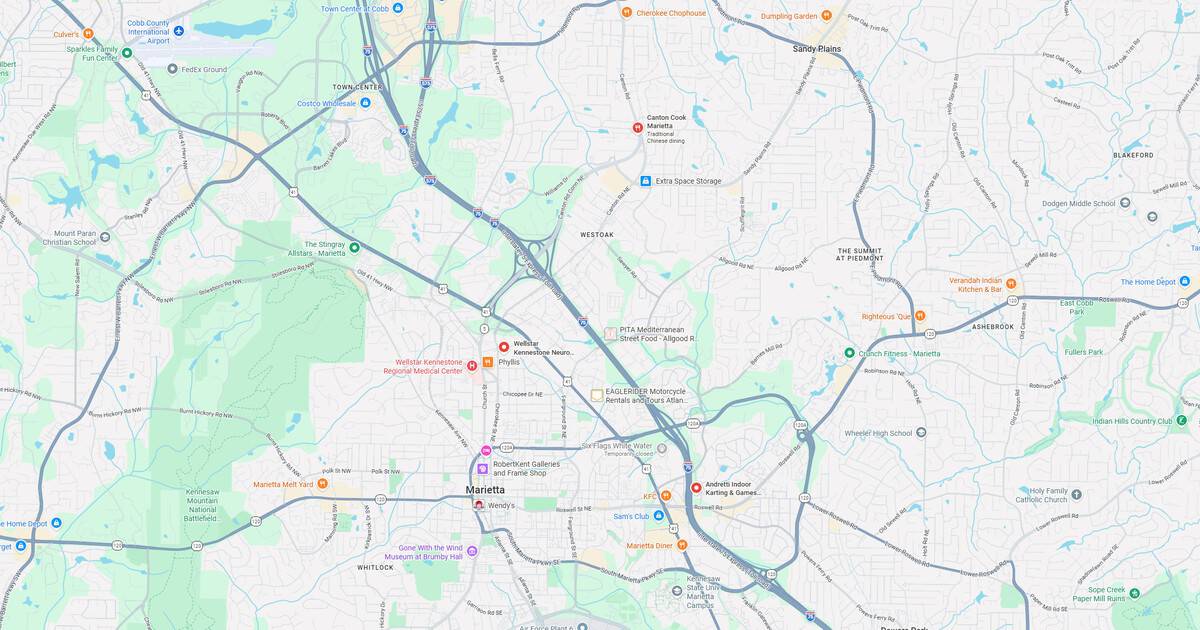 Public transportation map of Portland, Oregon showing bus, light rail, and train lines.