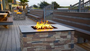 Oceanside outdoor decks at the Beachcomber Motel. Photo by the Beachcomber Hotel Group.