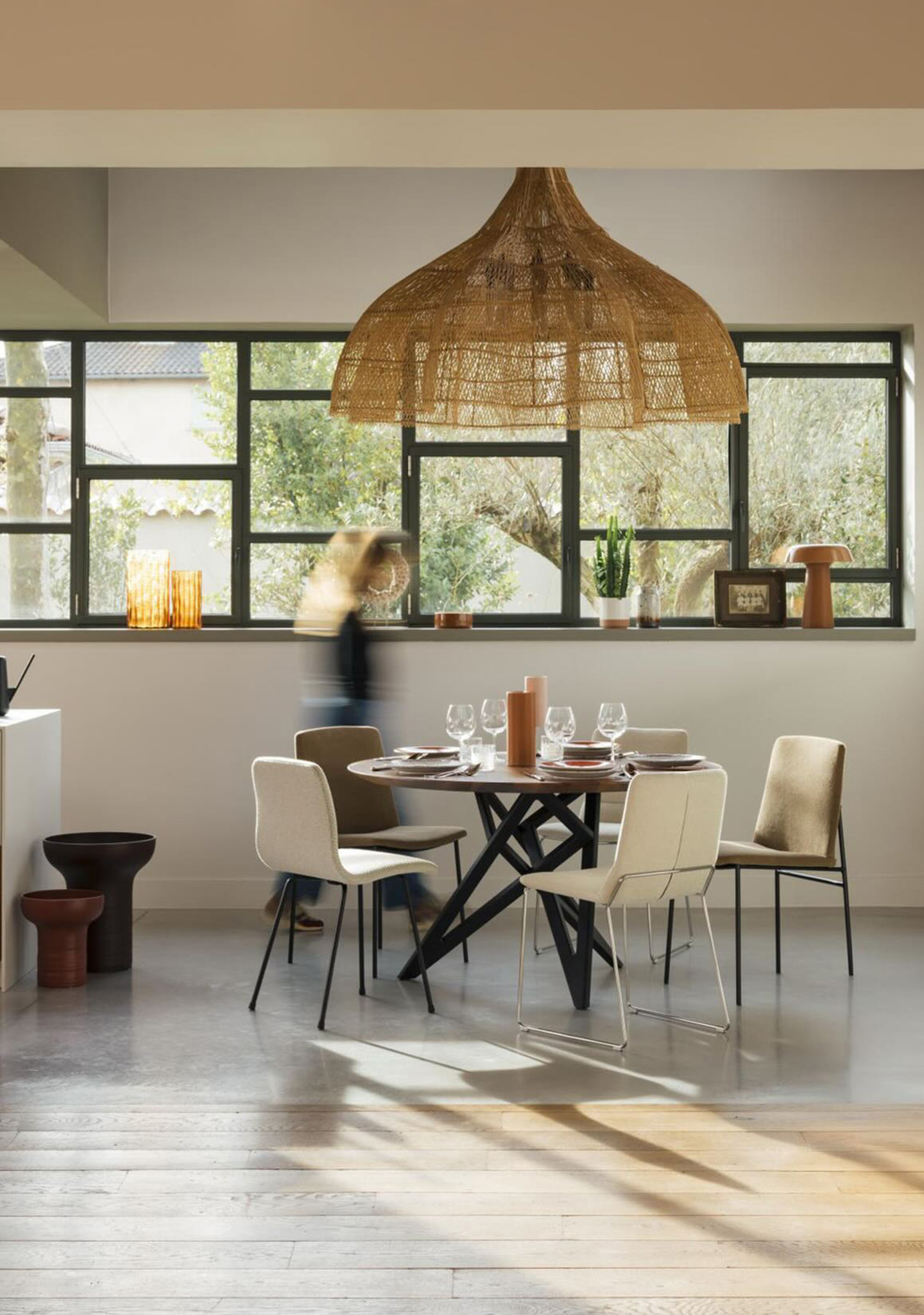 Ligne Roset: Ennea Dining Table