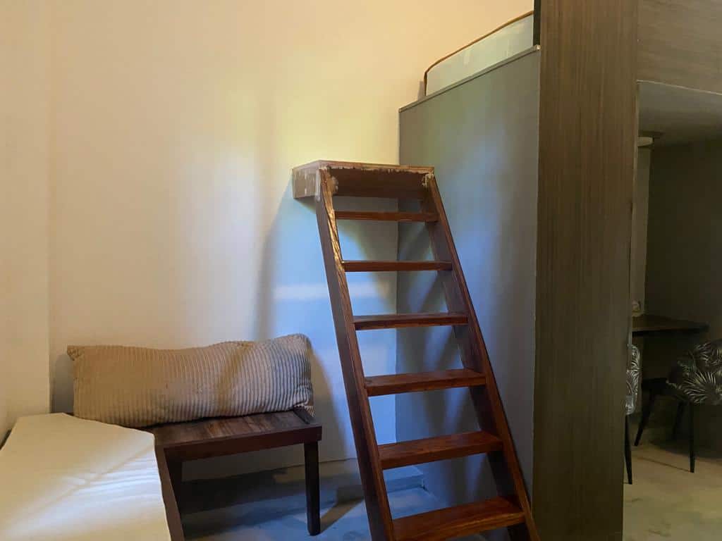 DIGITAL NOMAD ROOM 2