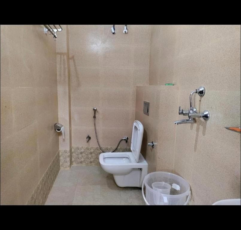 Tatsat Hostel- הוסטל חברתי מומלץ ברישיקש – איסטקארד
