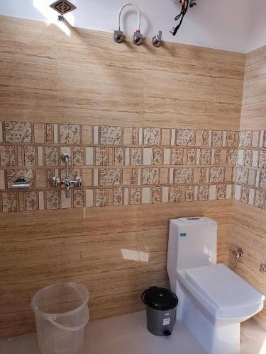Tatsat Hostel- הוסטל חברתי מומלץ ברישיקש – איסטקארד