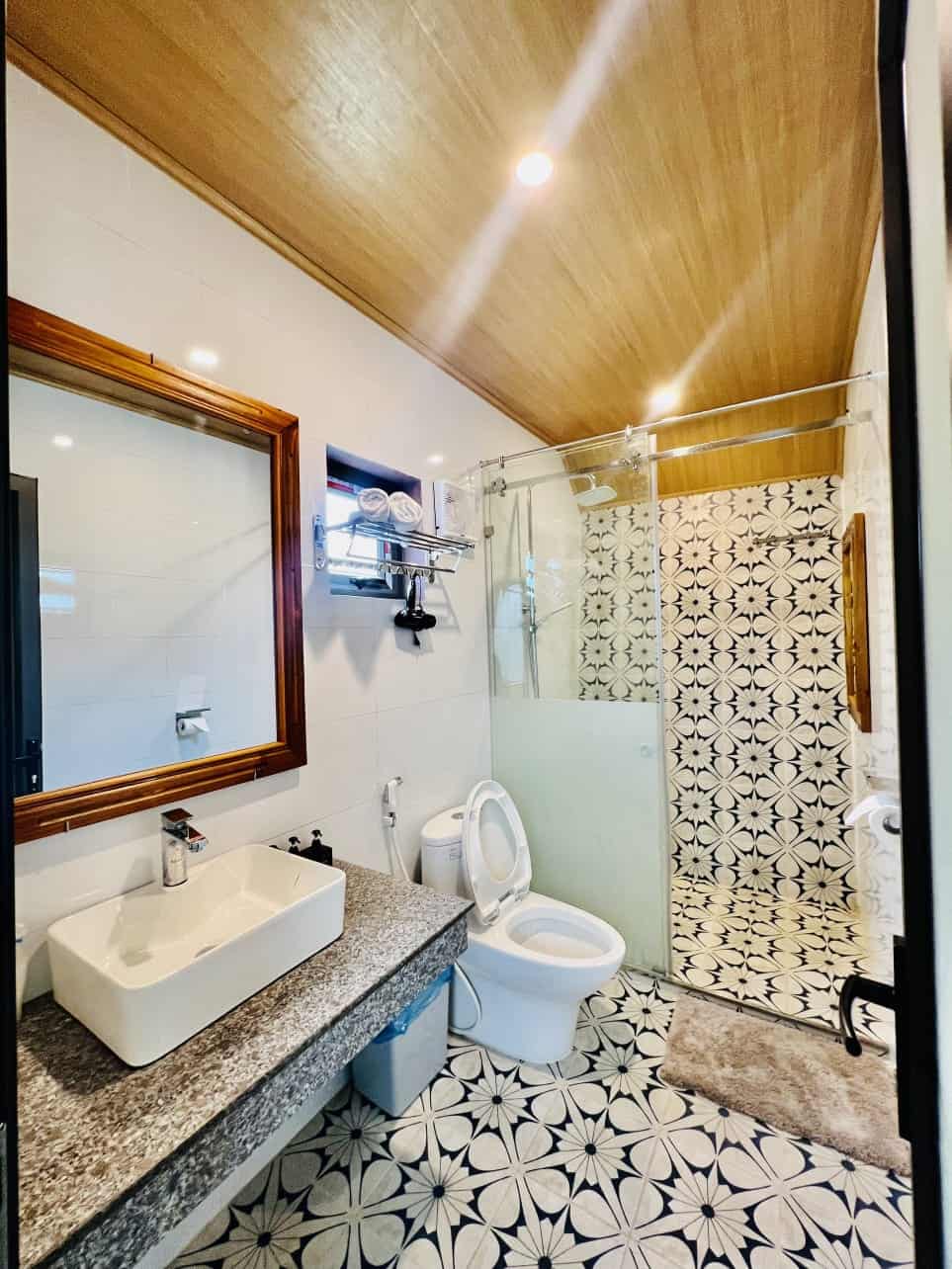 Tropical Valley Homestay הוסטלים בפונג נה איסטקארד
