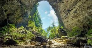 Hang Tien Endeavor סיור מערות בפונג נה, וייטנאם איסטקארד