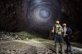 Hang Tien Endeavor סיור מערות בפונג נה, וייטנאם איסטקארד