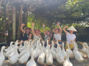 חוות הברווזים בפונג נה,וייטנאם איסטקארד