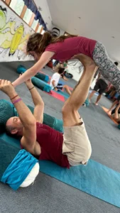 Yoga Om Nirvana שיעור יוגה בדרמסלה הודו איסטקארד