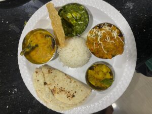 סדנת בישול בAsha Kumar Cookery האמפי, הודו איסטקארד