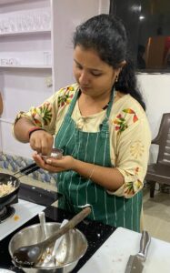 סדנת בישול בAsha Kumar Cookery האמפי, הודו איסטקארד